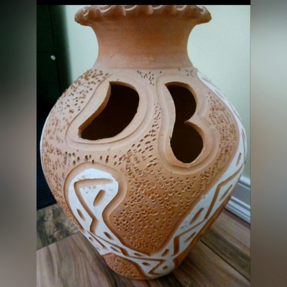 Pottery Vase - Picture 4 of 8